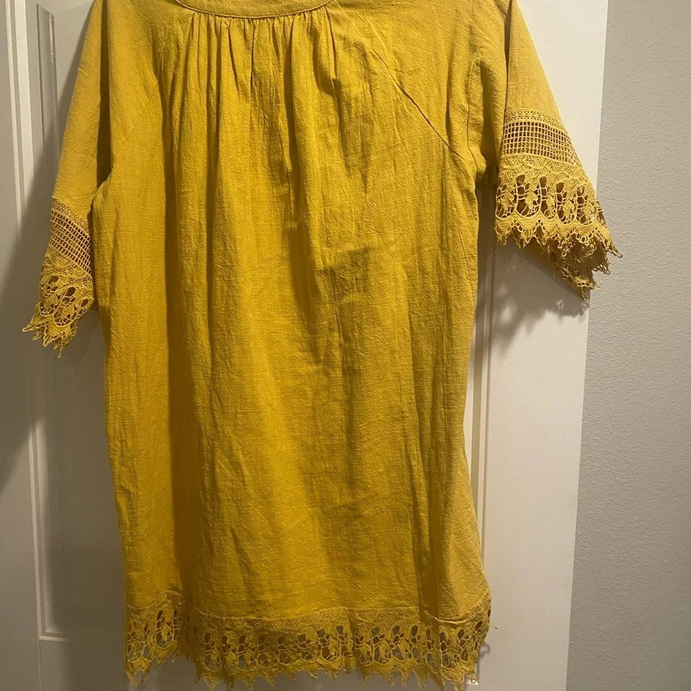 Umgee boutique a-line straight dress mustard yellow gold lacy crocheted sleeve - Picture 2 of 8